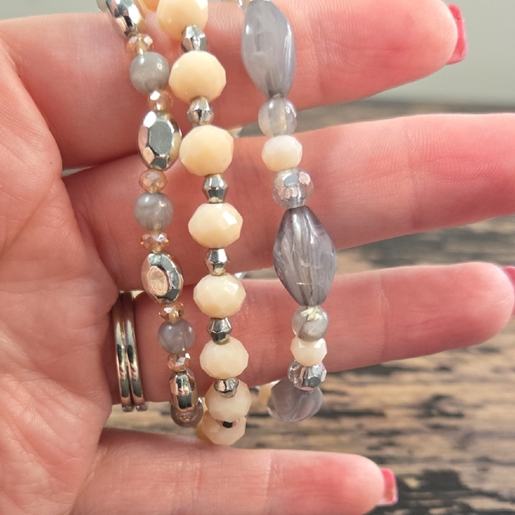 Unbranded Jewelry - Beaded Bracelet Set (3) in Cream‎ and Gray